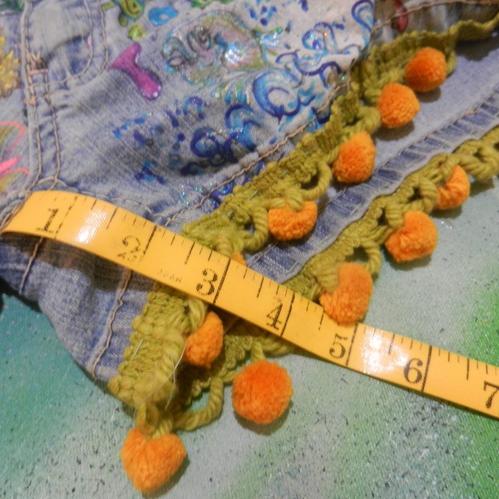 Graffiti Statement Plant Power shorts HAND CRAFTED OOAK custom design SIZE 3 - Picture 8 of 16
